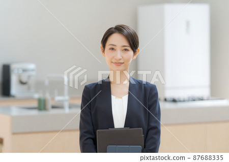 指導住房的女人 指導住房的女人 87688335