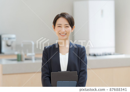 指導住房的女人 指導住房的女人 87688341