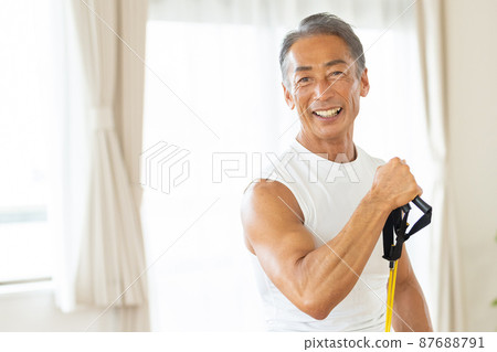 做肌肉訓練的老人 87688791