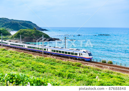 Kashiwazaki City, Niigata Prefecture Shin-Etsu Main Line (Omigawa-Kujiranami) -Limited express Shirayuki running along the Sea of Japan- Kashiwazaki City, Niigata Prefecture Shin-Etsu Main Line (Omigawa-Kujiranami) -Limited express Shirayuki running along the Sea of Japan- 87688848