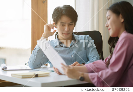 Group of young business asian discussing financial reports.board of directors planning project, considering business offer, sharing ideas for Business report Group of young business asian discussing financial reports.board of directors planning project, considering business offer, sharing ideas for Business report 87689291