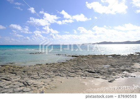 Tatami-ishi and the sea on Ojima Island (Okinawa / Kume Island) 5 87690503