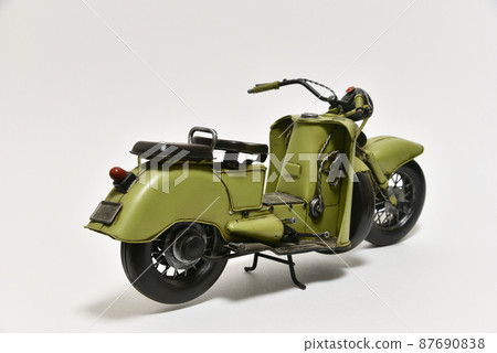 Old motorcycle figurine 87690838