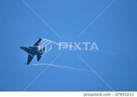 Mobile flight of F-2 fighter Mobile flight of F-2 fighter 87691013
