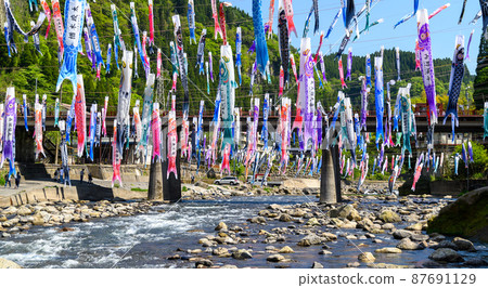 Koinobori scenery fluttering in the spring breeze "Tsuetate Onsen Koinobori Festival" (Higo / Oguni) Tourist attraction 87691129