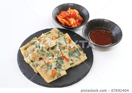 Seafood pancake 87692404