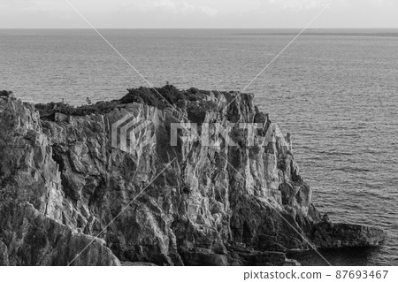 Sandanbeki Monochrome [Shirahama Town, Nishimuro District, Wakayama Prefecture] 87693467