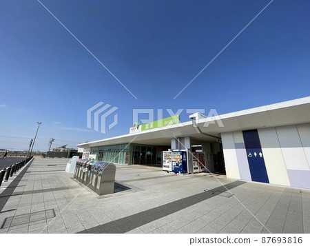 建王高速公路唯一加油站的菖蒲停車場 87693816