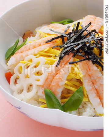 chirashi sushi  87694453