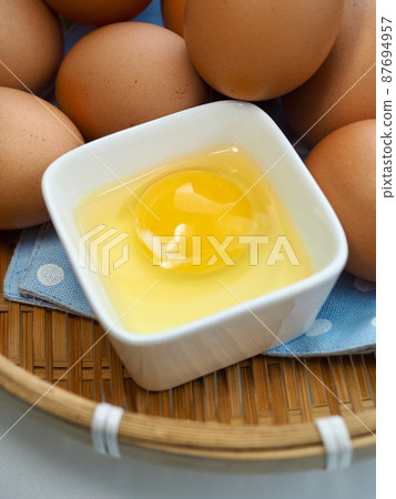 Fresh brown eggs, food, cooking ingredients Fresh brown eggs, food, cooking ingredients 87694957