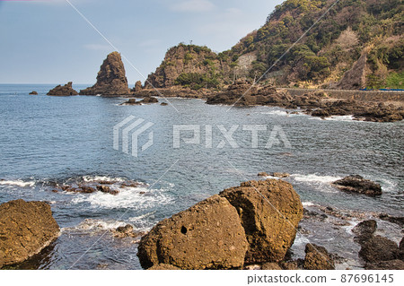 Marine pollution (Echizen coast) 87696145