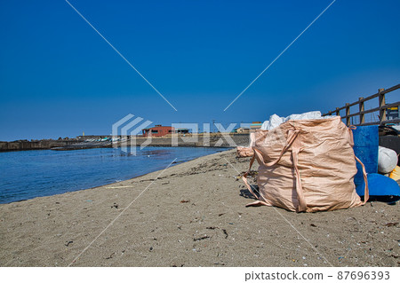 Marine pollution (Echizen coast) 87696393