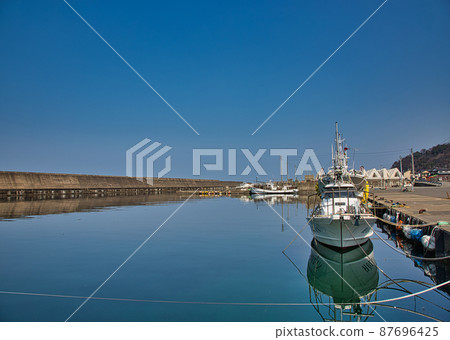 Marine pollution (Echizen coast) Marine pollution (Echizen coast) 87696425