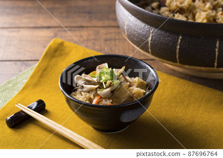 舞茸煲仔飯圖片 87696764