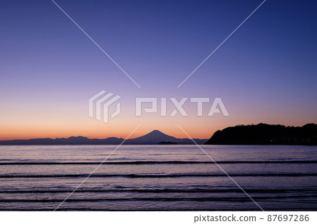 Sunset from Zushi Beach in Zushi City, Kanagawa Prefecture 87697286