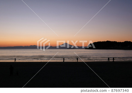 Sunset from Zushi Beach in Zushi City, Kanagawa Prefecture 87697340