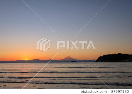 神奈川縣逗子市逗子海灘的日落 神奈川縣逗子市逗子海灘的日落 87697380