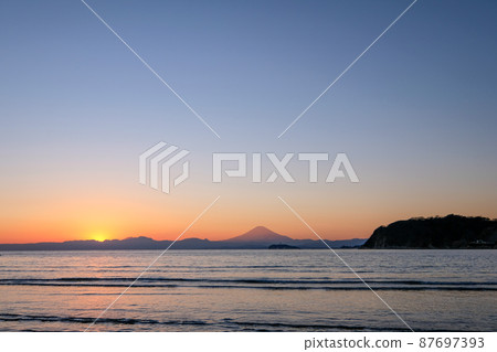 Sunset from Zushi Beach in Zushi City, Kanagawa Prefecture Sunset from Zushi Beach in Zushi City, Kanagawa Prefecture 87697393