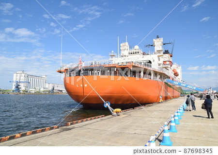 Antarctic research ship Shirase vertical 87698345