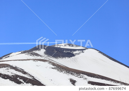 Mt. Asama and contrails Mt. Asama and contrails 87699674