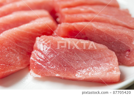 Fresh and delicious tuna sashimi 87705420