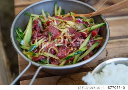 野營飯配米飯和馬肉 yukhoe 87705540