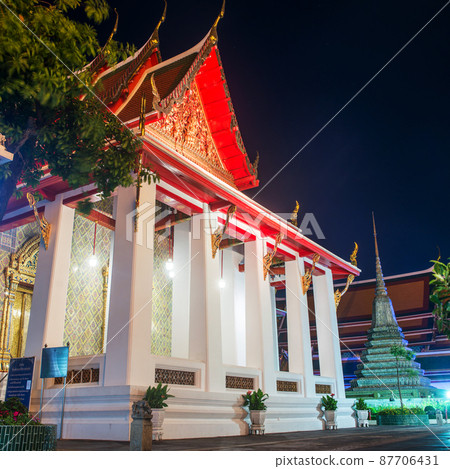 Wat Arun Temple at night in Bangkok, Thailand. Wat Arun Temple at night in Bangkok, Thailand. 87706431