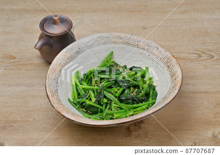 炒菠菜，炒蔬菜，菠菜。炒菠菜。 87707687