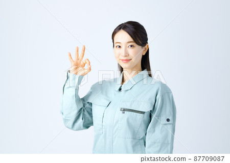 工作服的年輕女商人 87709087