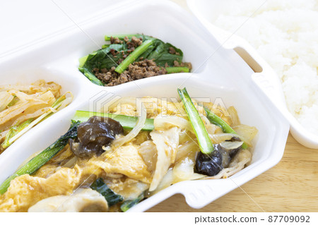 外賣美味豬肉和炒木耳蘑菇 外賣美味豬肉和炒木耳蘑菇 87709092