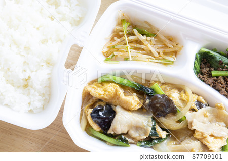 外賣美味豬肉和炒木耳蘑菇 外賣美味豬肉和炒木耳蘑菇 87709101