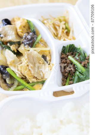 外賣美味豬肉和炒木耳蘑菇 外賣美味豬肉和炒木耳蘑菇 87709106