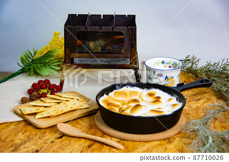 Skillet S'more (dessert with marshmallows and chocolate) 87710026