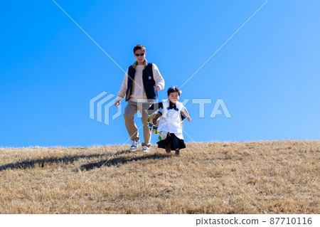 Family photo playing on the riverbed 753 Family photo playing on the riverbed 753 87710116