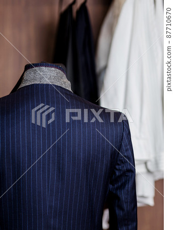 man's striped suit 87710670