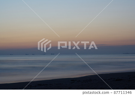 Morning on the Shimotsu coast, dawn 87711346