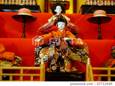 A stunning Hina doll is displayed at the entrance of the Hakone Yumoto Fujiya Hotel. 87712699