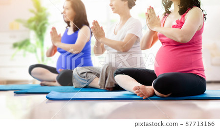 Pregnancy yoga. Exercise for pregnant woman. 87713166