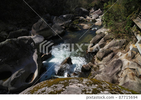 《Shimane Prefecture》 Prefectural Natural Park Demon Tongue Earthquake Scenery [April] 87715694