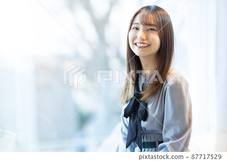 一位美麗的小姐 87717529