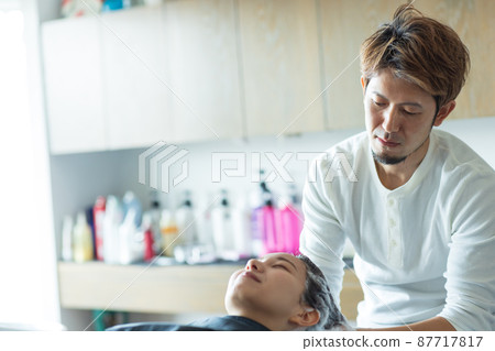洗髮水的造型師 87717817