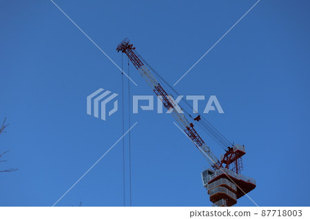 起重機和藍天風景 87718003