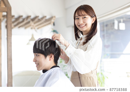 Cute stylist to cut Cute stylist to cut 87718388