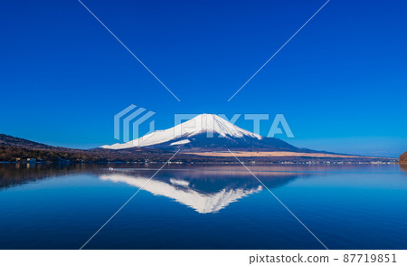 山中湖水鏡富士冬景 87719851