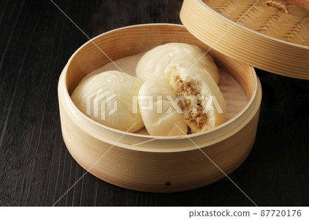 用竹蒸籠蒸的熱肉包 87720176