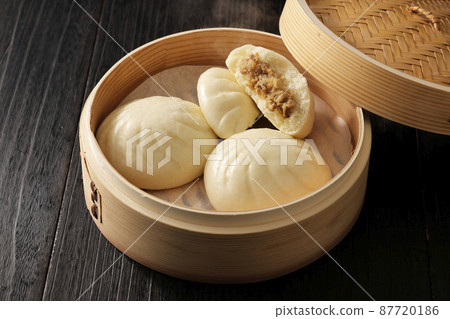用竹蒸籠蒸的熱肉包 87720186