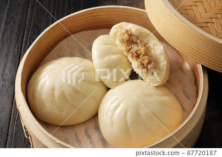 用竹蒸籠蒸的熱肉包 87720187