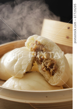 用竹蒸籠蒸的熱肉包 87720205