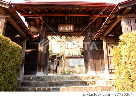 青梅站附近圓明寺山門 青梅站附近圓明寺山門 87720364