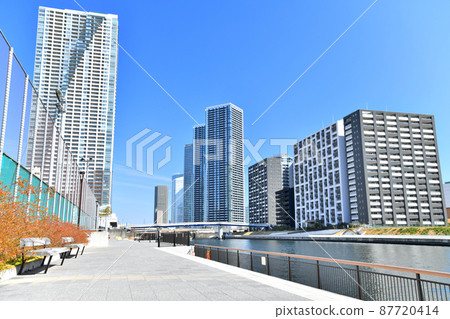 Toyomi Sports Park / Looking toward Asashio Kobashi from Asashio Canal (Chuo-ku, Tokyo) [2022.2] 87720414